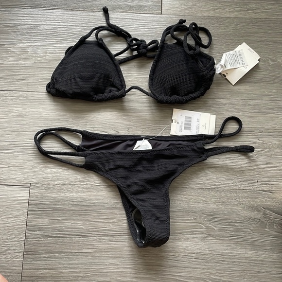 Volcom bikini - Picture 1 of 2